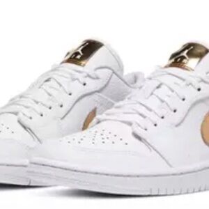 Jordan 1 Low SE "White/Metallic Gold/White" Women's Shoe Size 7 US.